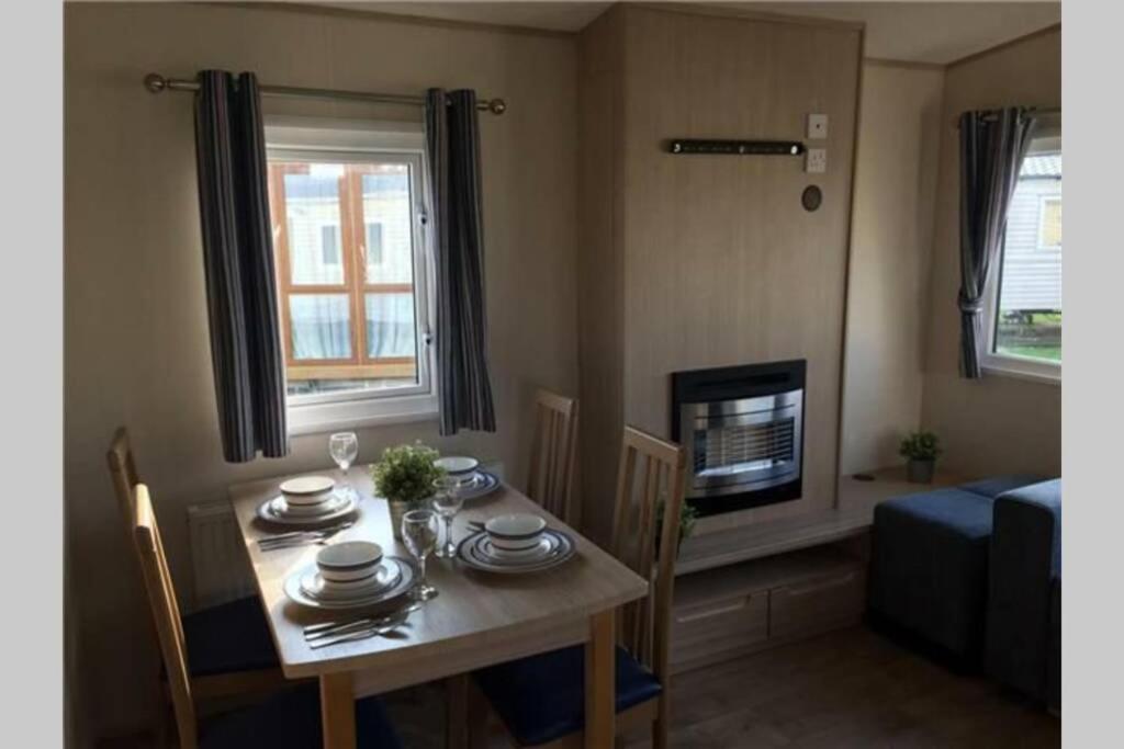 8 Berth Caravan At Parkdean Camber Sands Exterior foto